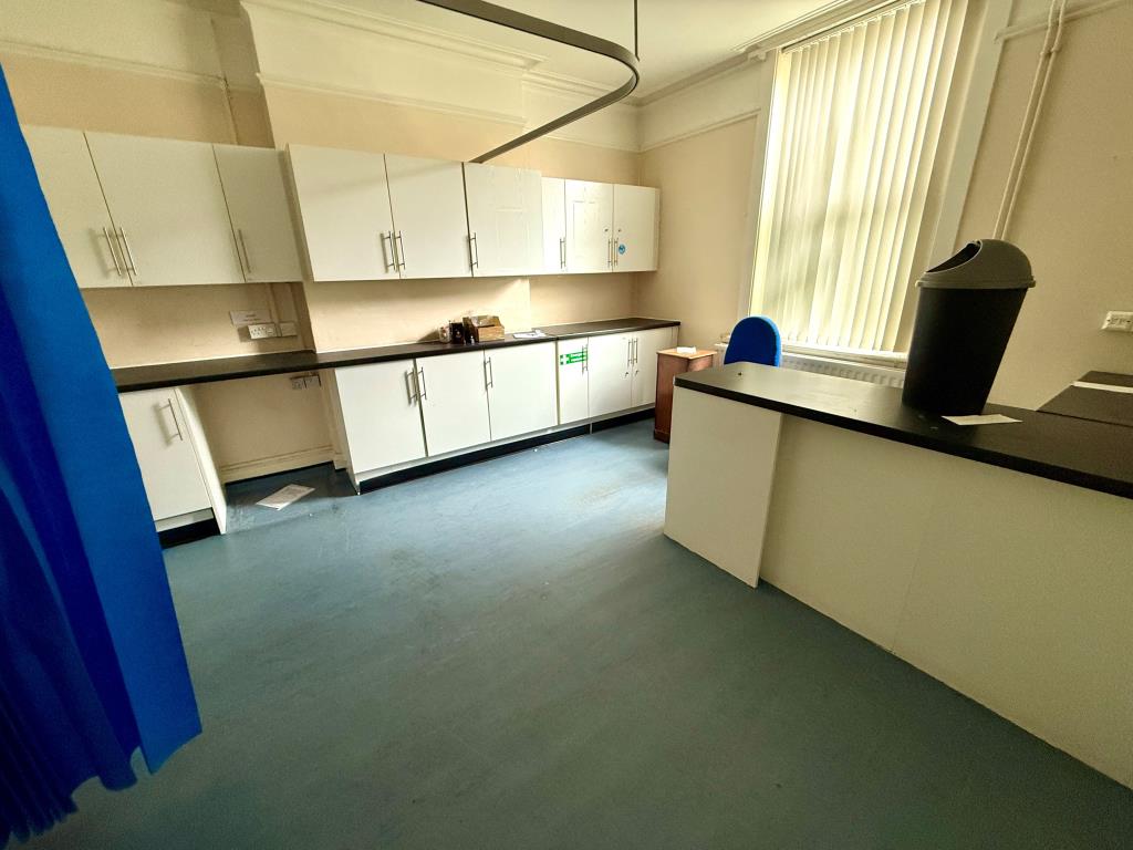 Lot: 25 - FORMER DOCTORS SURGERY WITH POTENTIAL - Room two with hand basin